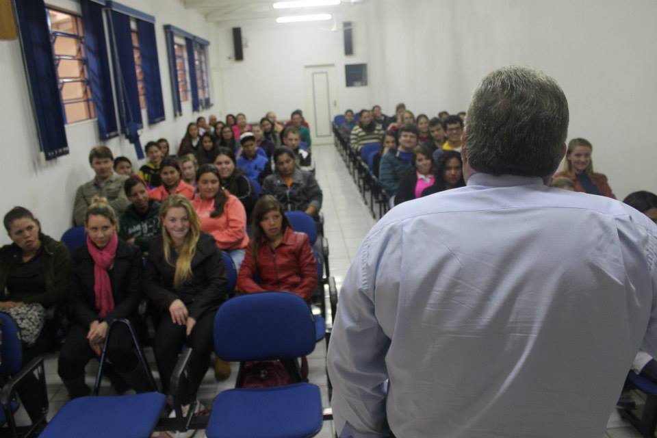 Estagiários recebem Palestra sobre Profissionalização