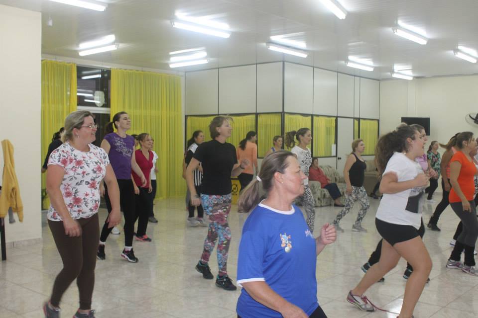 Estão ocorrendo as aulas de Dança no Centro de Geração de Renda