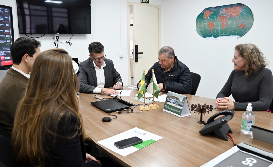 Contenda assina termo de cooperação para atração de investimentos