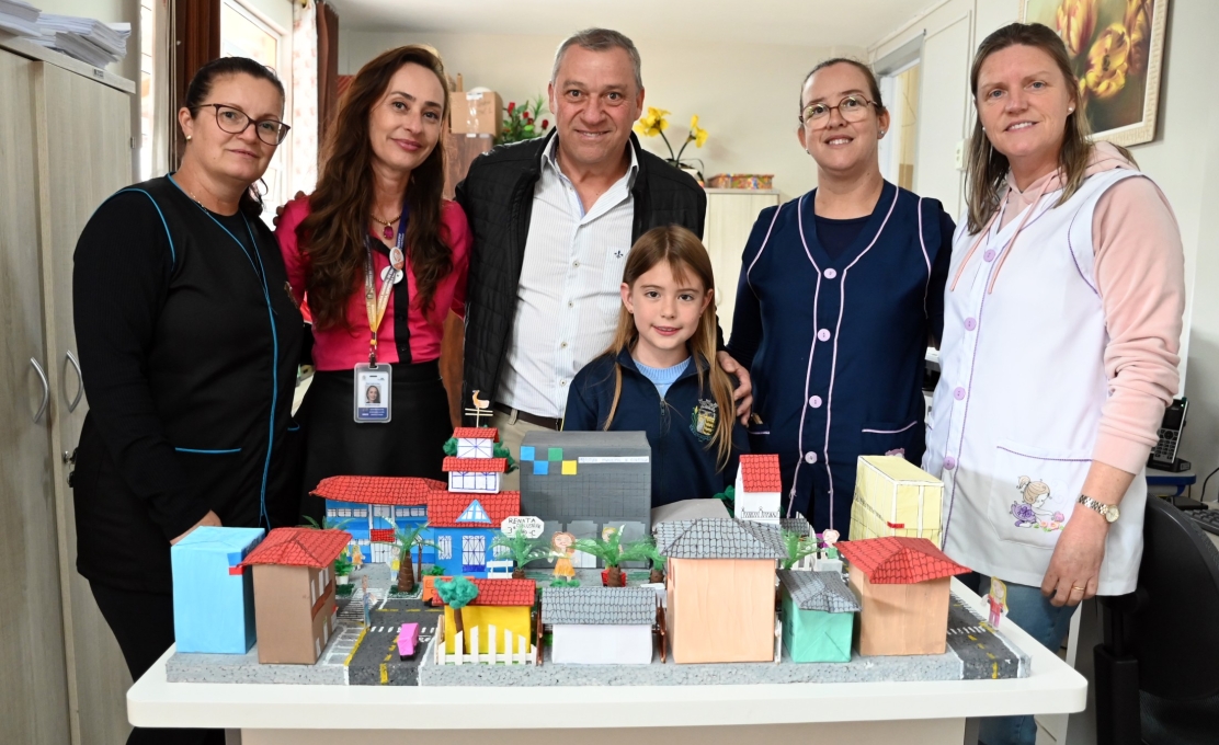 Maquete de aluna contendense fica em exposição