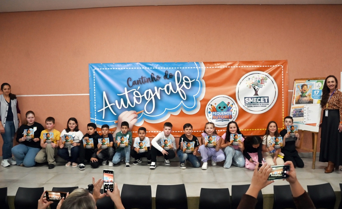Estudantes participam da ‘Noite de Autógrafos’
