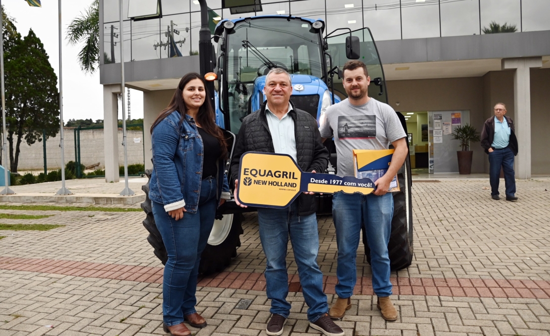Contenda adquire novo trator agrícola