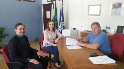 Prefeitura celebra contrato para prestação de serviço do SAMU