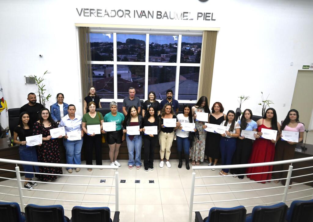 Contenda teve formatura do curso de beleza