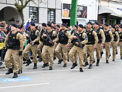 DESFILE CONTENDA 1