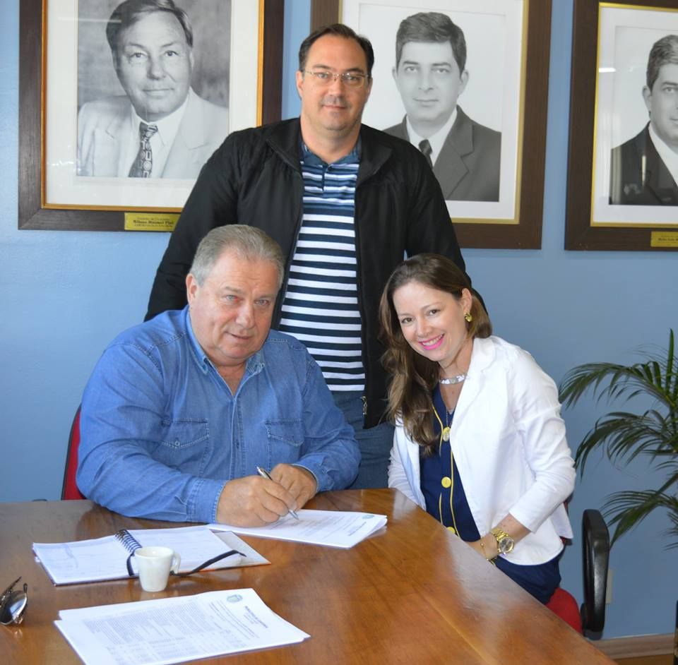 Prefeitura celebra mais um convênio com a Apae