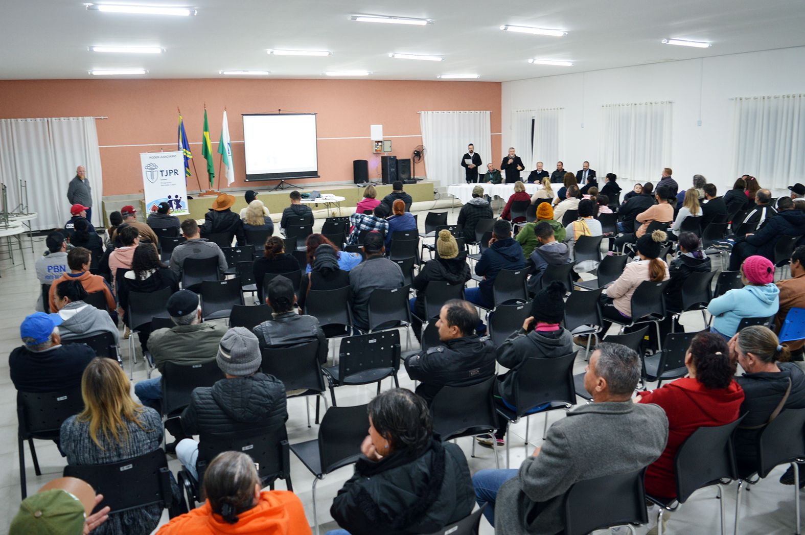 Contenda lança o Programa Moradia Legal