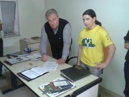 Prefeito Celebra Permissão de Uso para Associação de Catadores