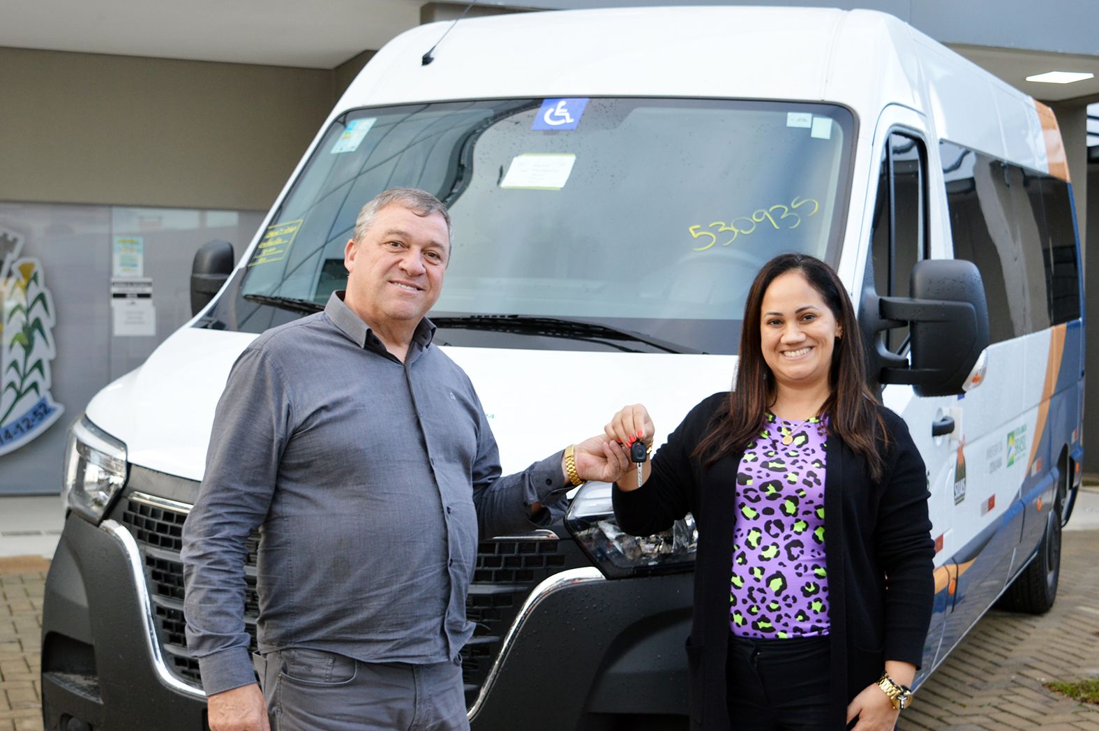 Prefeitura de Contenda adquire nova Van