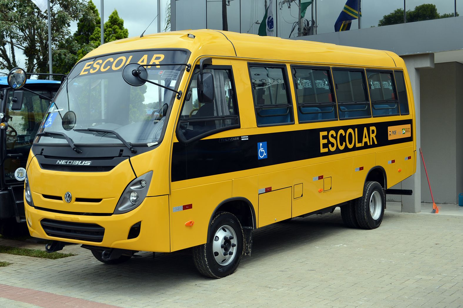 Contenda é contemplada com novo ônibus