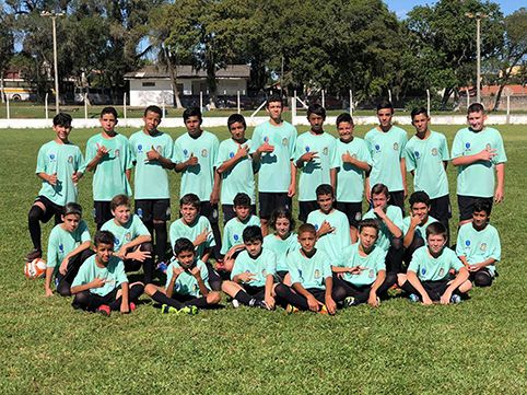 Contenda entrega uniformes esportivos