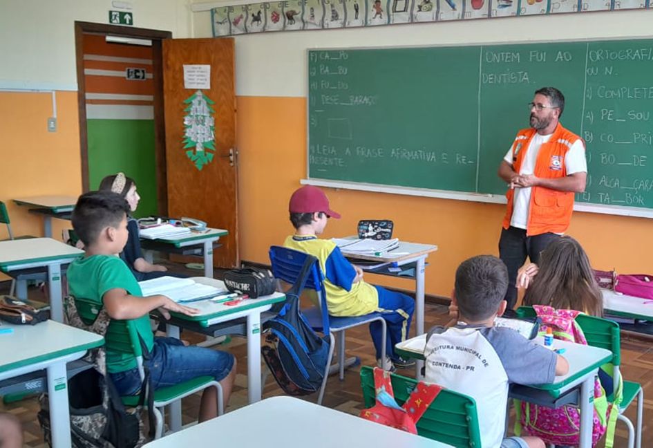 Defesa Civil faz orientações nas escolas