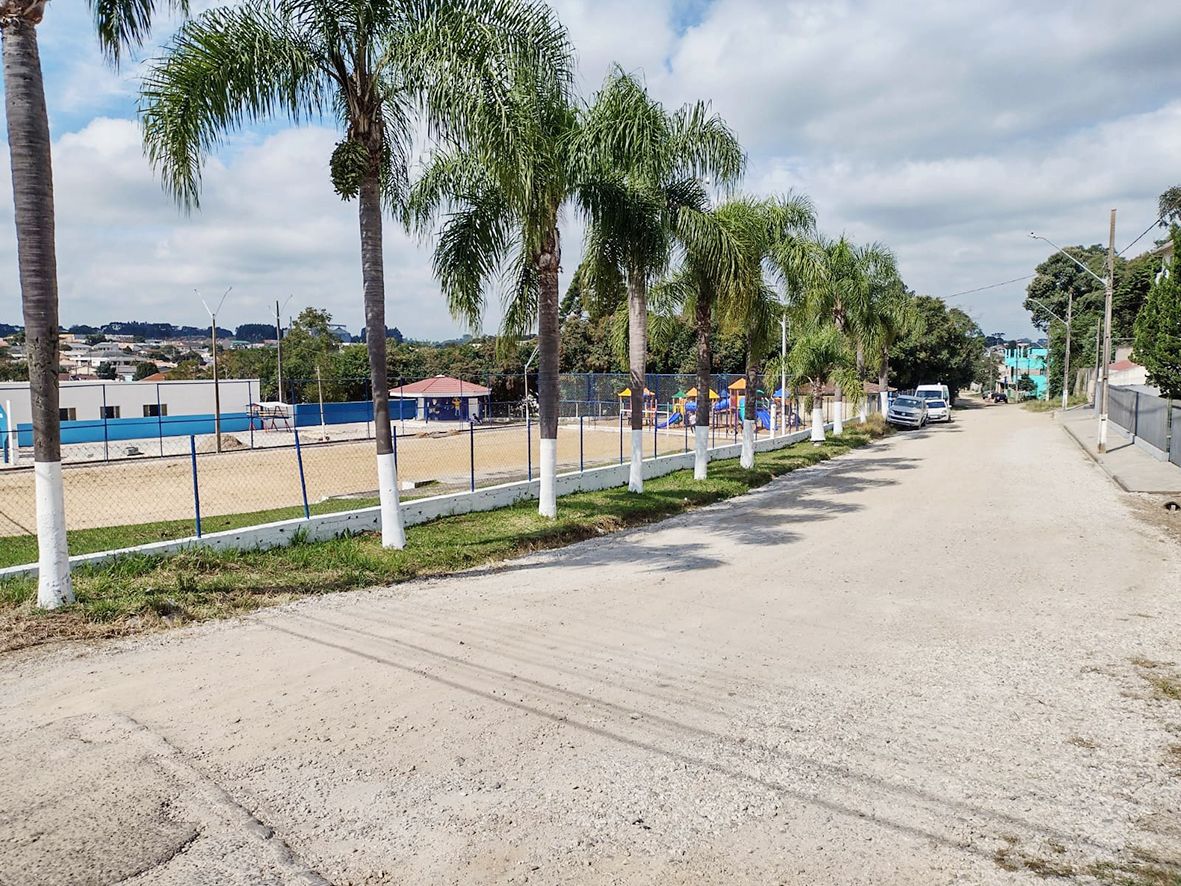 Prefeito Mostarda assina contrato para pavimentação em sextavado no centro