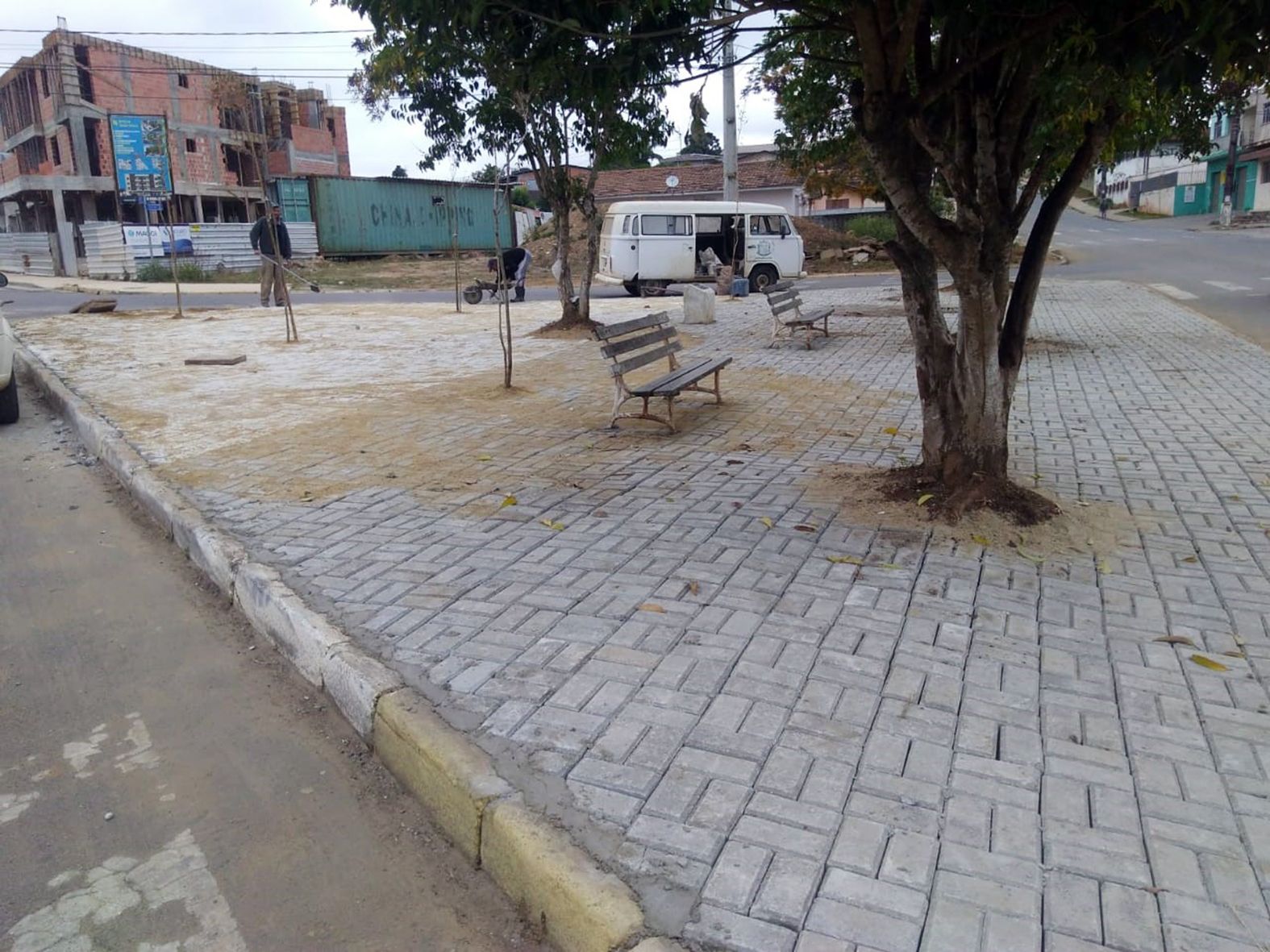 Contenda faz melhorias em praça central