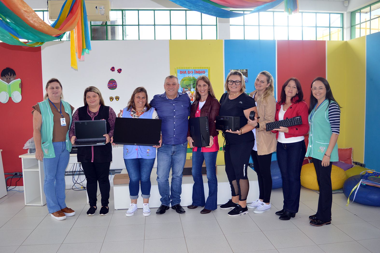 Contenda compra computadores e notebooks para escolas e creches