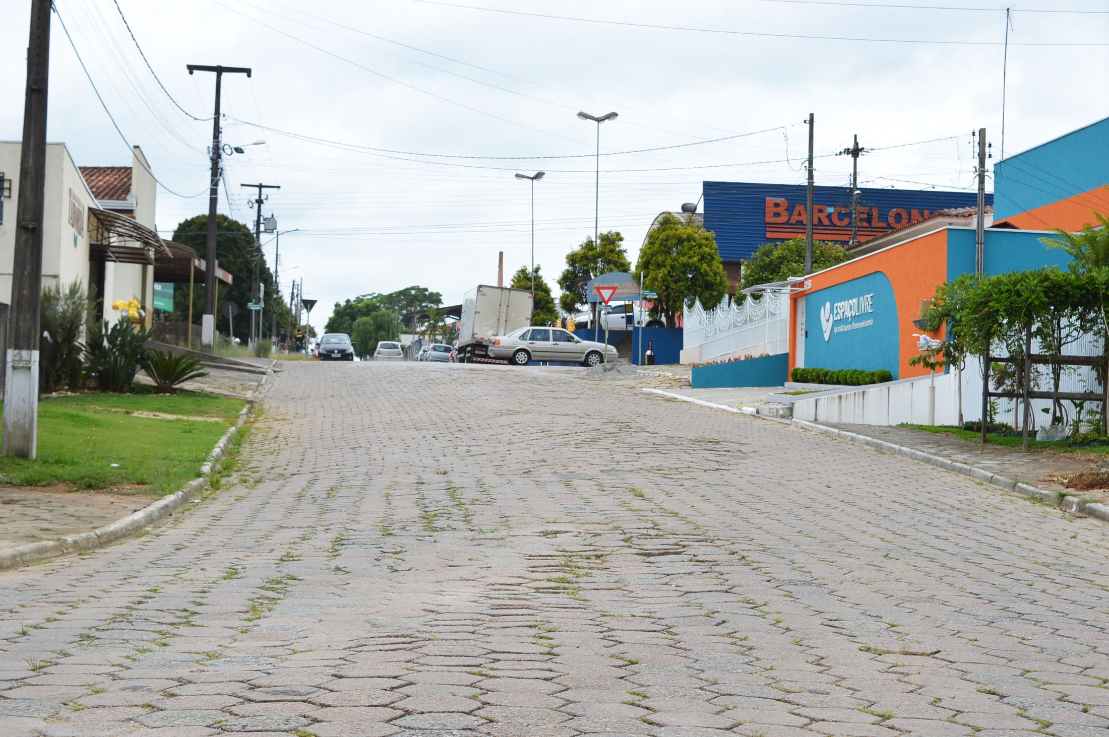 Iniciam as obras de mais um recape em Contenda