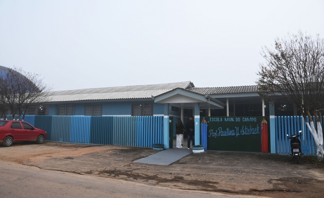 Mostarda anuncia recursos para escolas