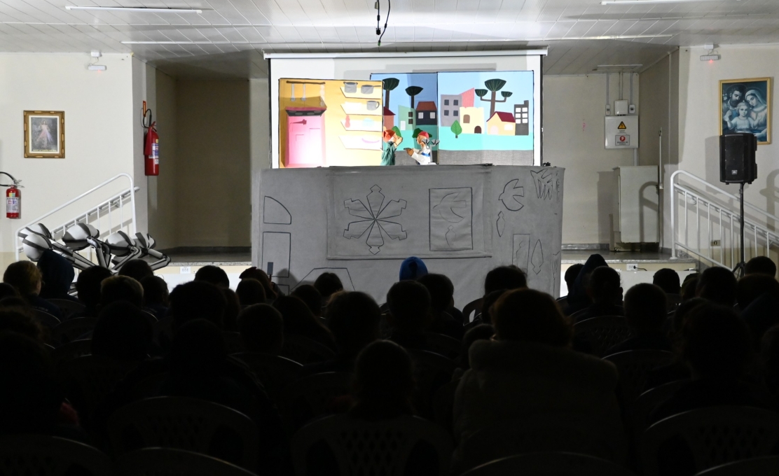 Contenda recebeu espetáculo de teatro