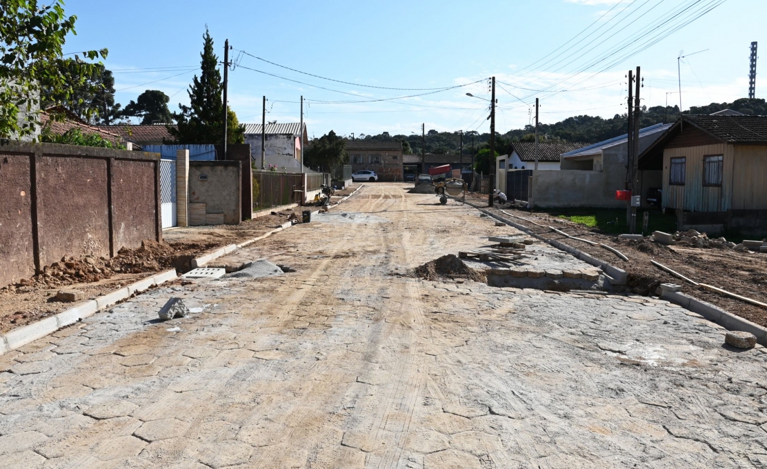 Contenda pavimenta novas ruas do centro