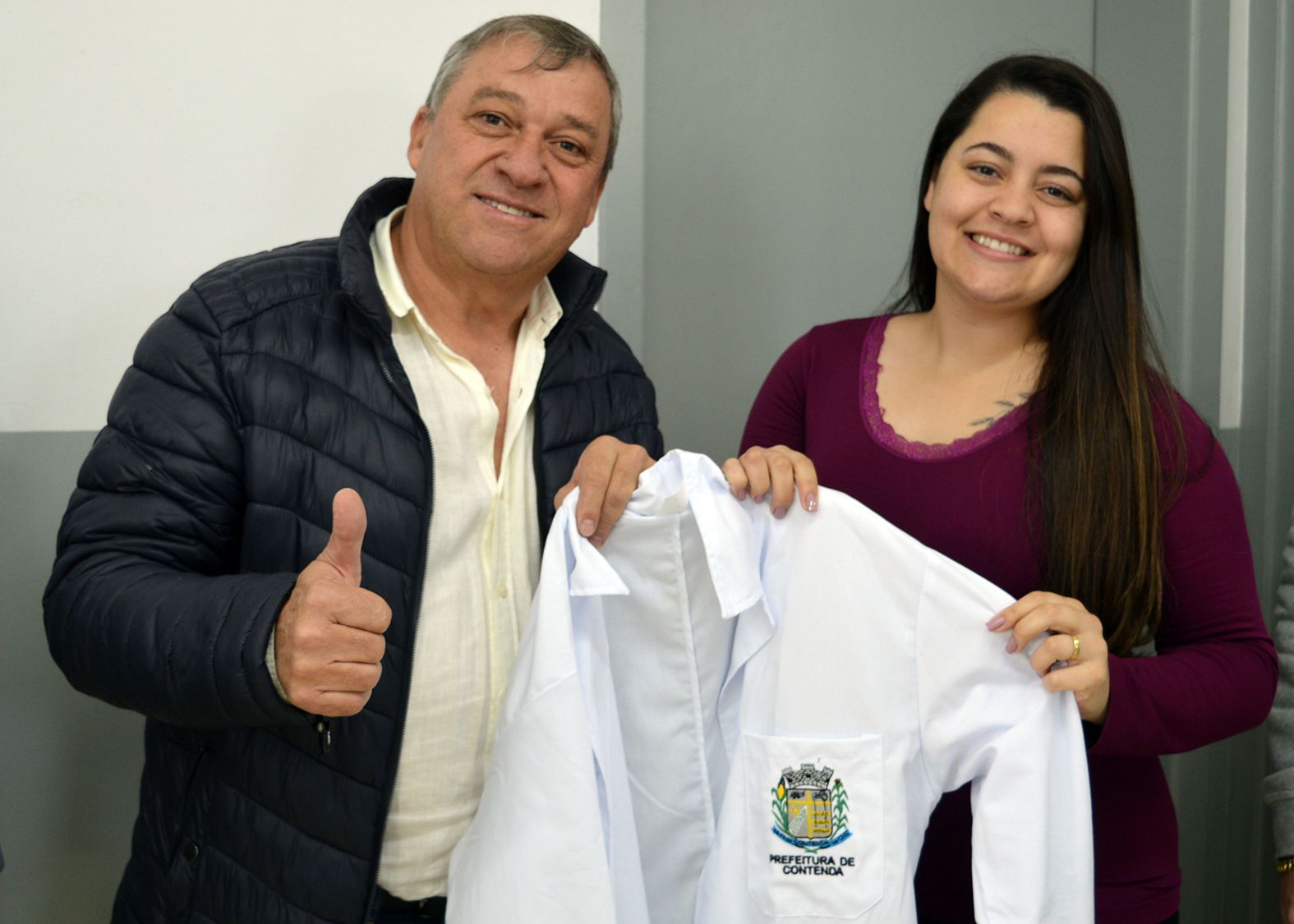 Servidores da Saúde de Contenda recebem uniformes