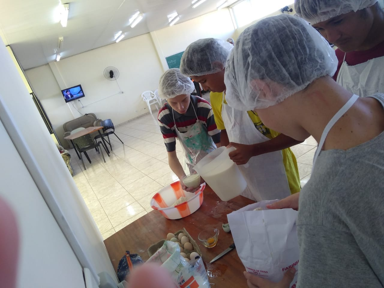 Aulas de culinária no Projeto Adolescentro