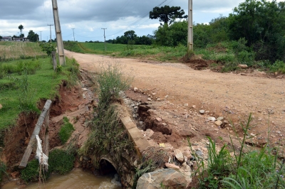 Chuvas castigam as estradas de Contenda