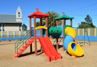 Contenda instala novos playgrounds