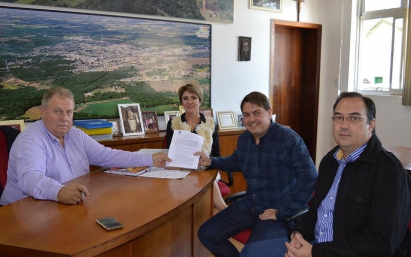  Prefeito assina contrato da obra de revitalização do entorno da Estátua do Cristo Redentor