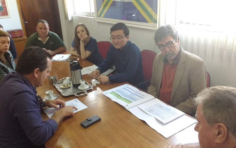 Prefeito solicita mais recursos para pavimentação asfáltica