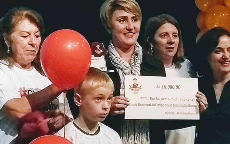 ESCOLA DE CONTENDA RECEBE PREMIAÇÃO