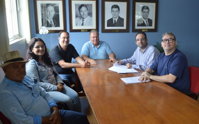 Celebrados mais dois contratos para pavimentação asfáltica