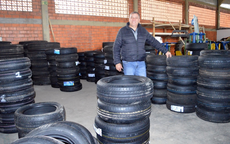Contenda recebe pneus da Receita Federal