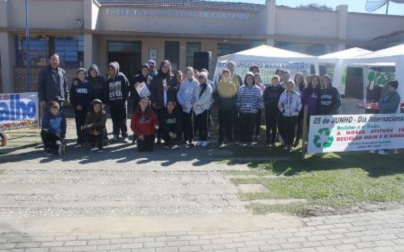 Alunos do Colégio Estadual Miguel Franco Filho fazem visita a Barraca do Meio Ambiente