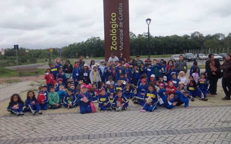 Alunos da Casa Lar (contraturno escolar) visitaram o Zoológico Municipal de Curitiba