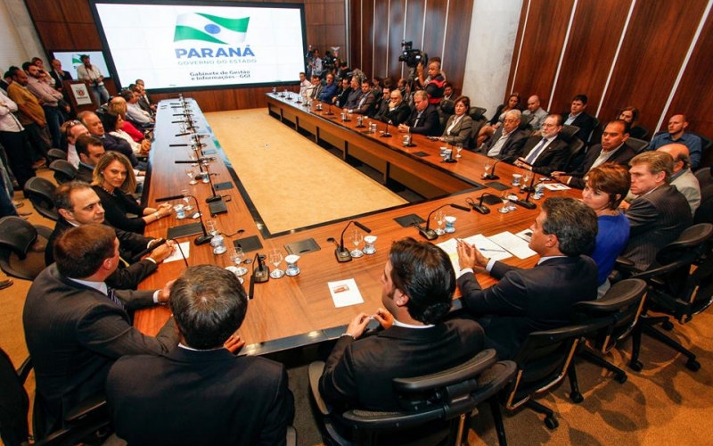 Richa apresenta sistema de bilhetagem eletrônica do transporte metropolitano em que Contenda é integrante