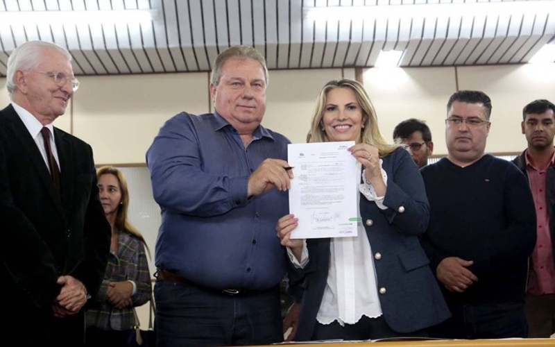 Carlão garante pavimentação de mais um trecho entre Contenda e Catanduvas do Sul