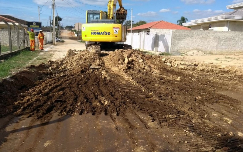 Seguem as obras de pavimentação da Rua Amazonas, em Contenda