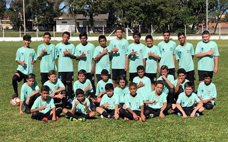 Contenda entrega uniformes esportivos