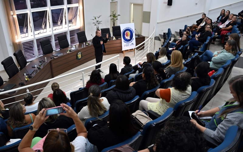 Contenda lançou programa para profissionais da educação