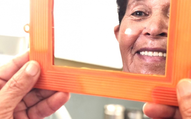 Contenda entrega próteses dentárias