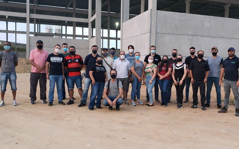 Contendenses visitam a Metalúrgica Bosch