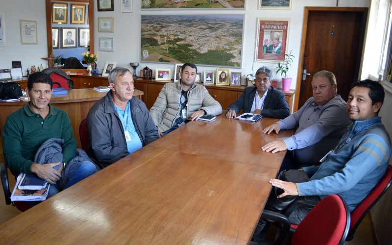 Prefeito Carlão e Sanepar conversam sobre  investimentos que acontecem em Contenda