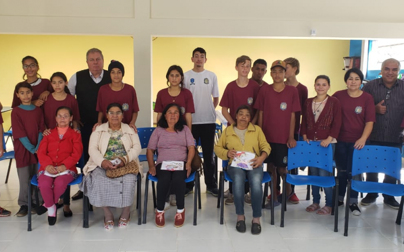 Homenagem aos avós Projeto Adolescentro