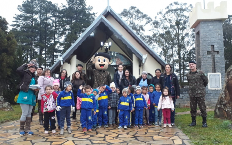ALUNOS DE CONTENDA VISITAM 15° GACAP